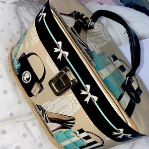 Trendy storage unit / jewelry box with mirror